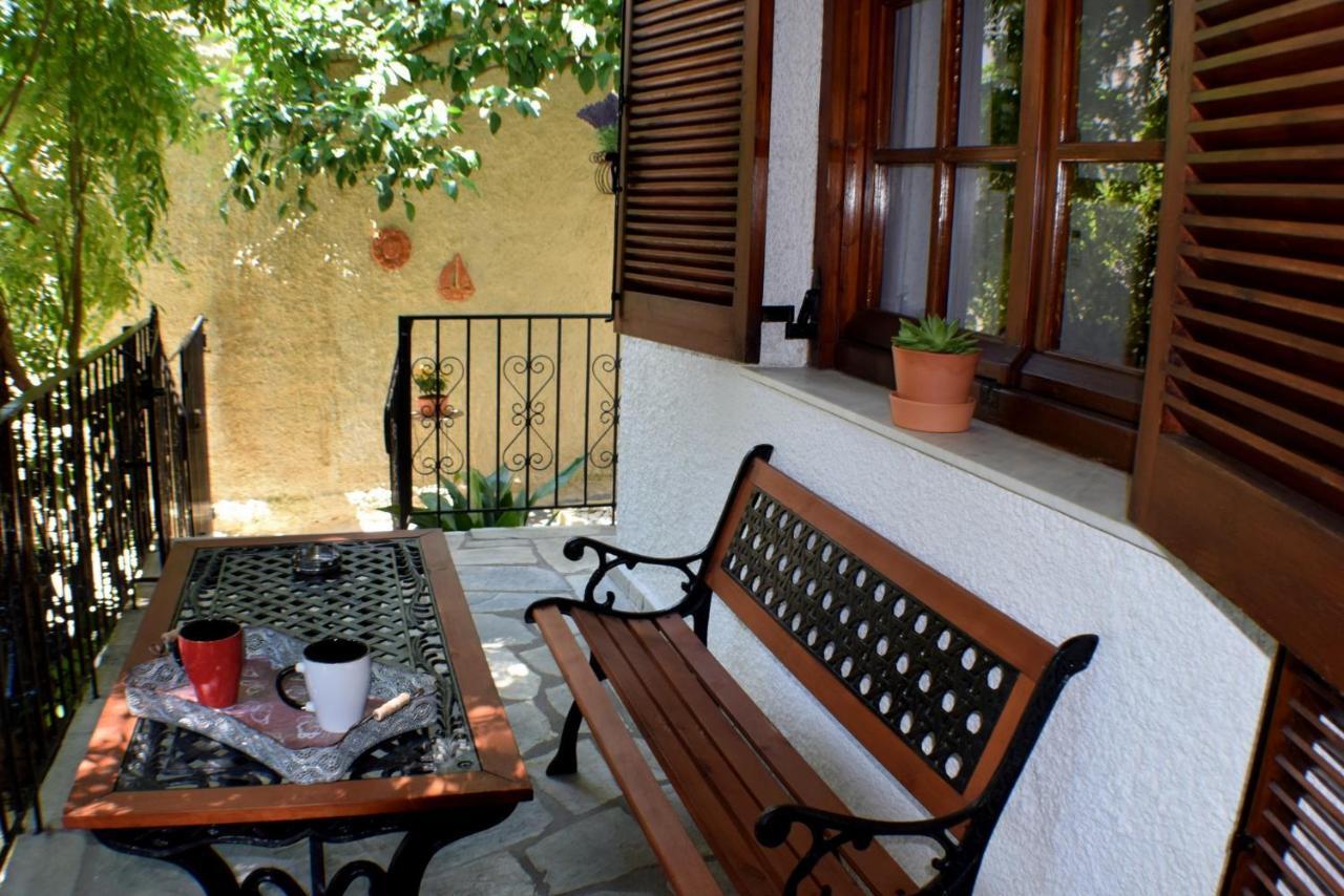 Ferienwohnung House Inside Garden Volos Exterior foto