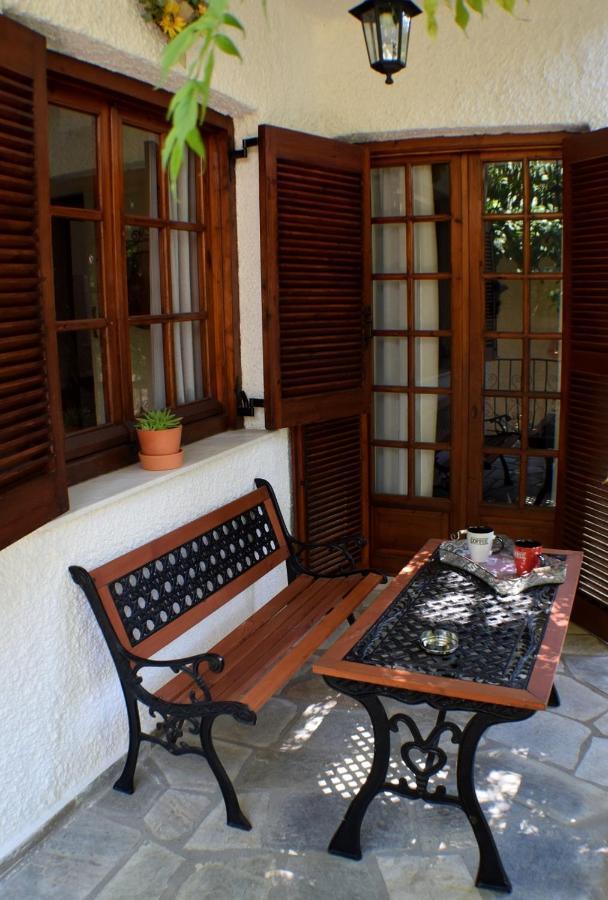 Ferienwohnung House Inside Garden Volos Exterior foto
